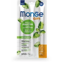 Ласощі Monge Gift Cat Sterilised для котів, качка з мелісою, 15 г