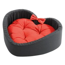 Подушка Ferplast Cuore Medium Love для собак і котів, у формі серця, 51×46×15 см